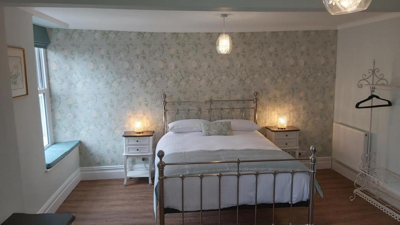 Riverbank Bed & Breakfast *